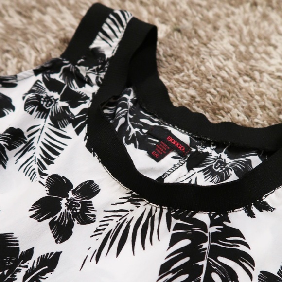 NWOT bongo black and white tropical patterned top - Picture 4 of 8